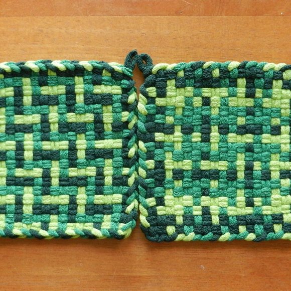 Set of 2 Handmade Artisan Woven Loomed Irish Spring Potholders Hot Pads Trivets - Picture 2 of 9